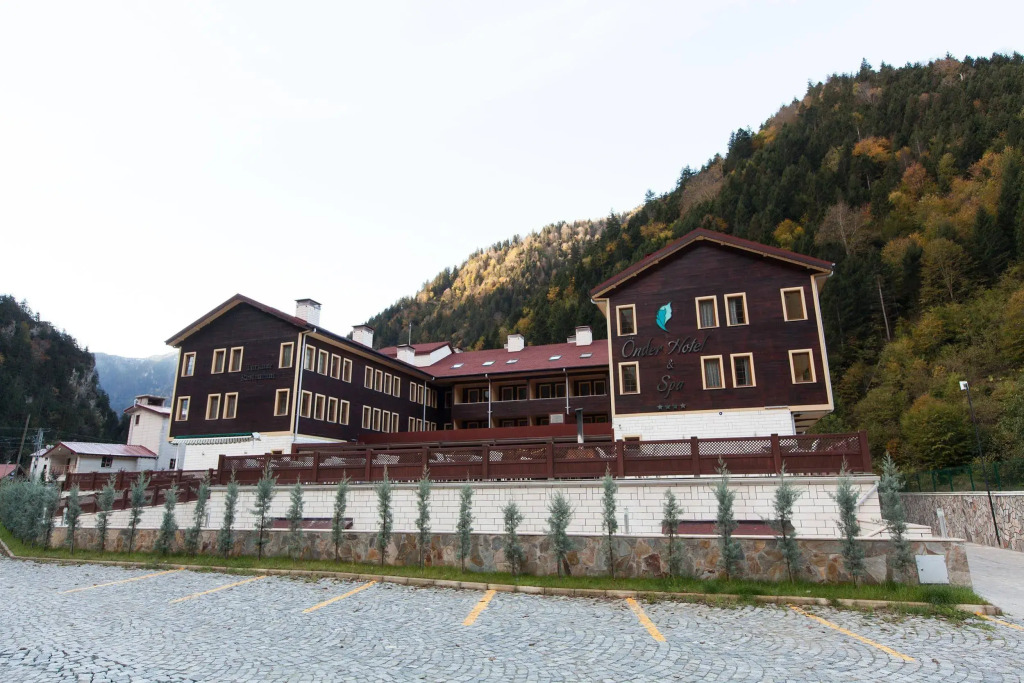 Flora Uzungöl Resort Hotel