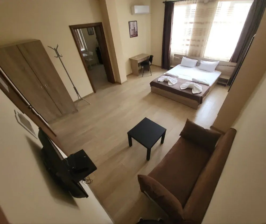 Twain Apart&Rooms