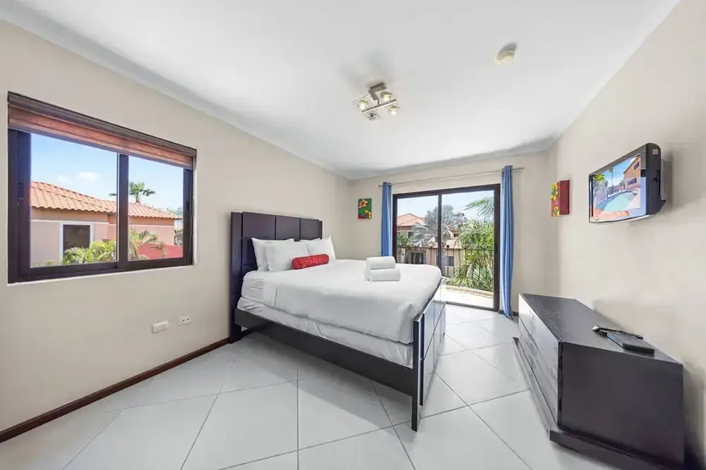 Gold Coast 4br4 5BA Villa w Privatepool Gym