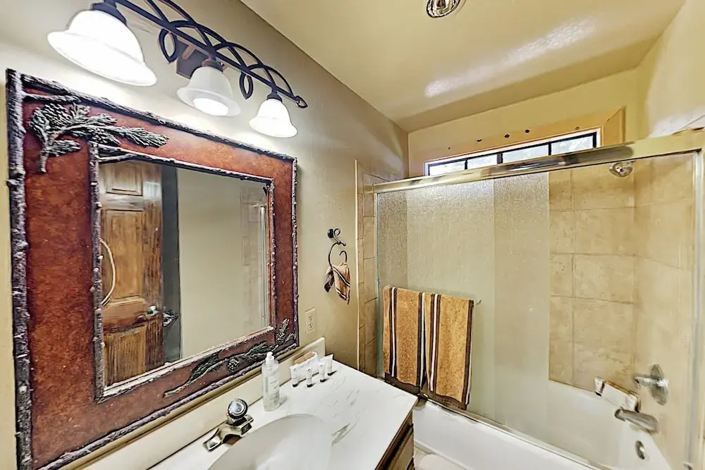 New Listing! Large Near Lake Tahoe & Beach 5 Bedroom Home