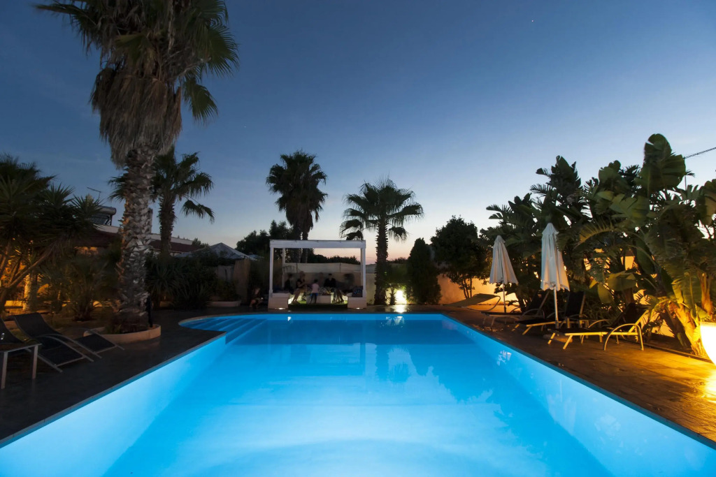 Villa with pool 50mt from the Beach