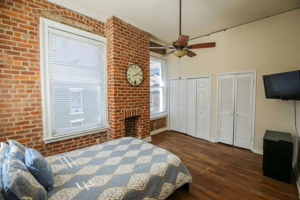 Hosteeva Iberville Street Suites