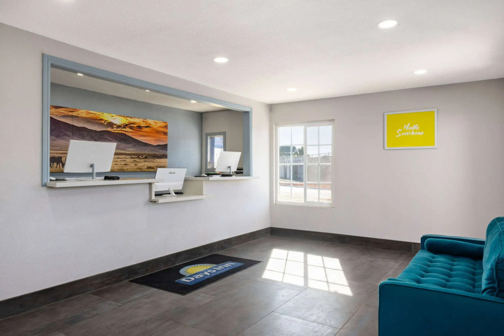Days-Inn by Wyndham Bakersfield