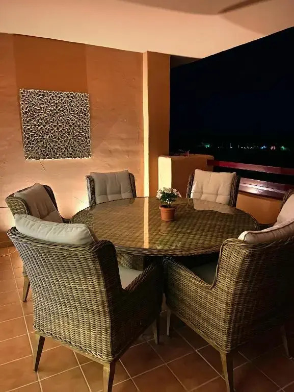 2303-Huge 2 Bedrooms Apt with Sea View