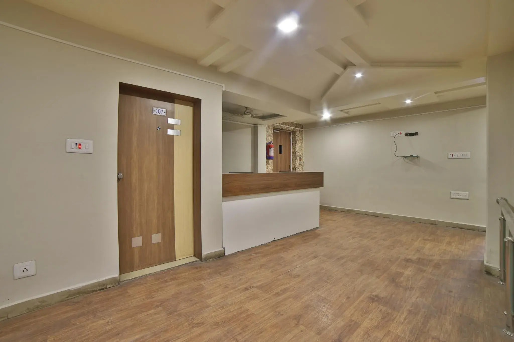 OYO 41929 Hotel Loyal Residency