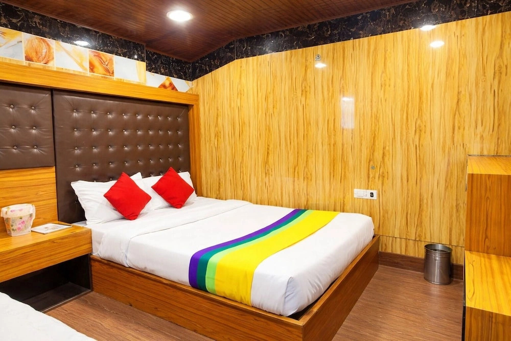 Hotel Flatties Mall Road Nainital