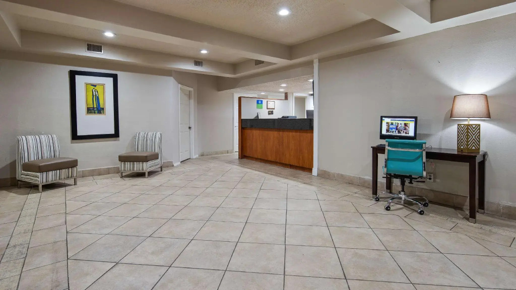 Spanish Trails Inn - Laredo Hotel