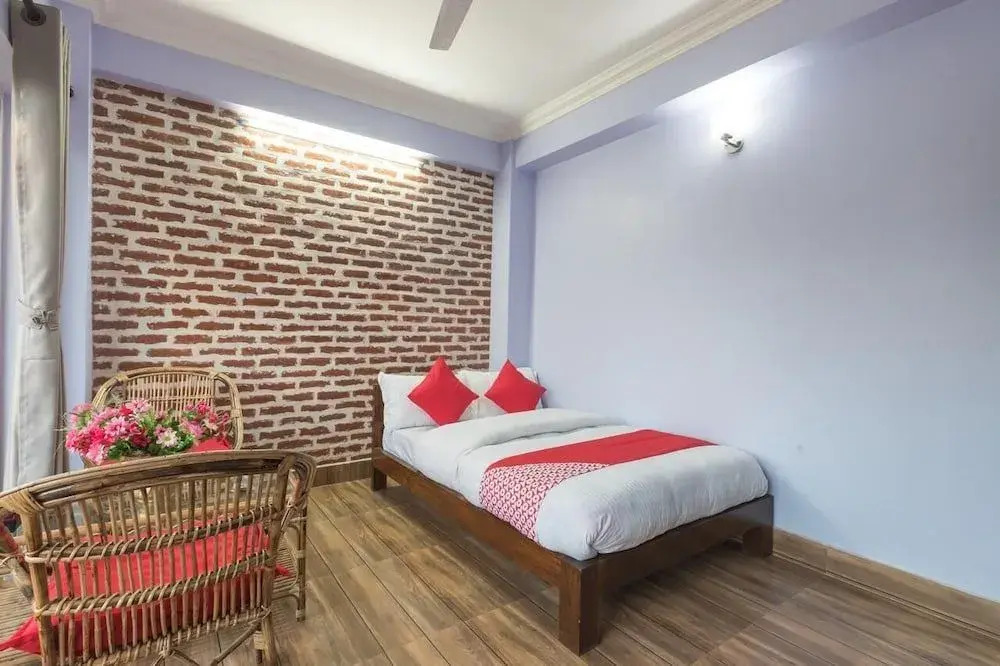 OYO 729 Hotel Era