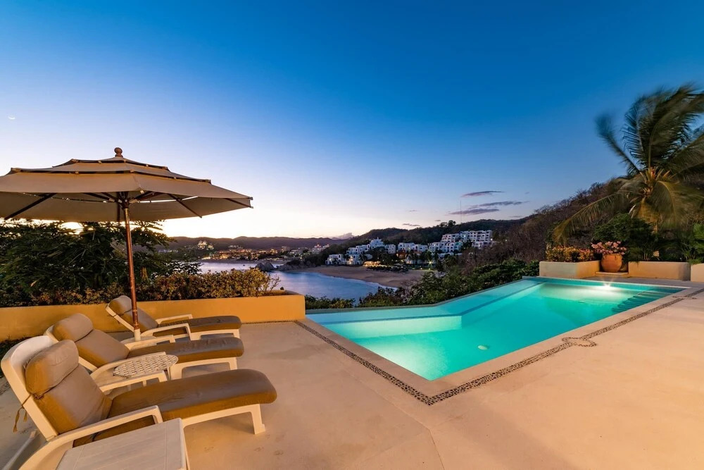Villas Carey Condo