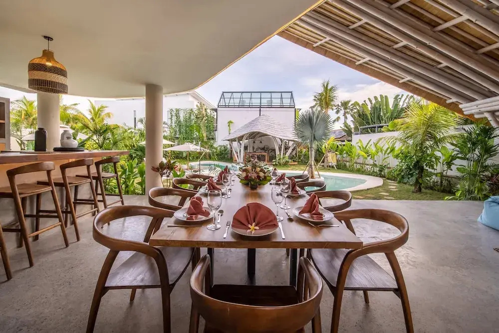 Stunning Architecture 5BR Bamboo With Tropical Pool Villa in Umalas