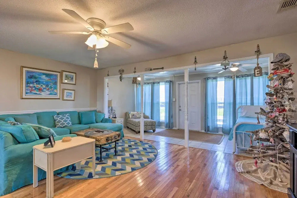 Lovely Dauphin Island Cottage w/ Deck & Gulf Views