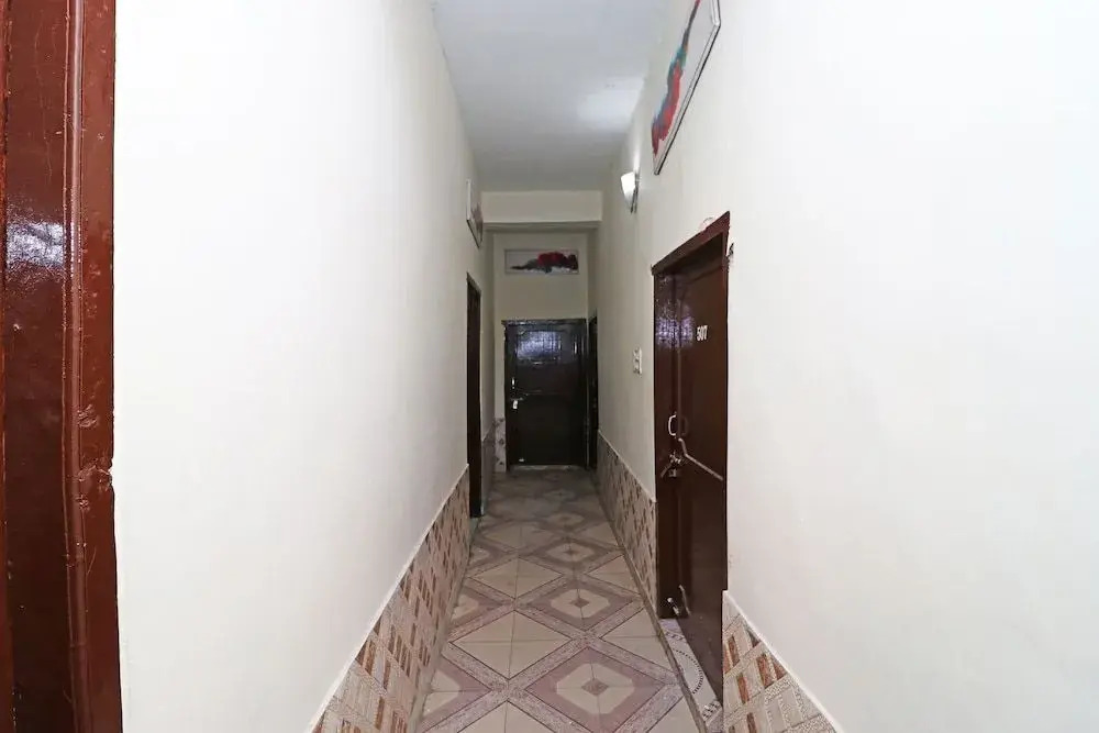 Oyo 42733 Silver Homes