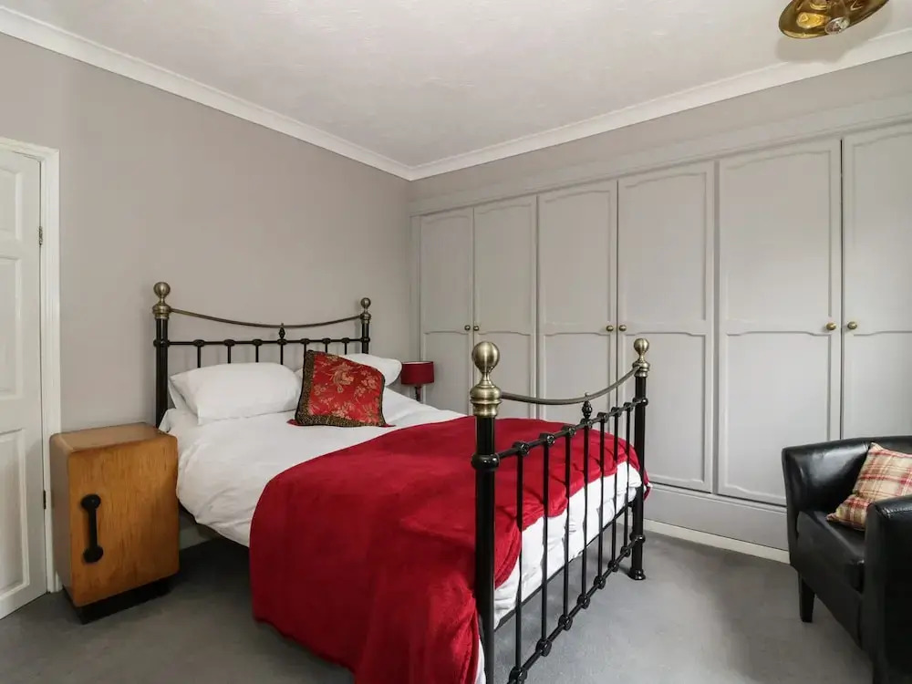 9 Oaklands Terrace