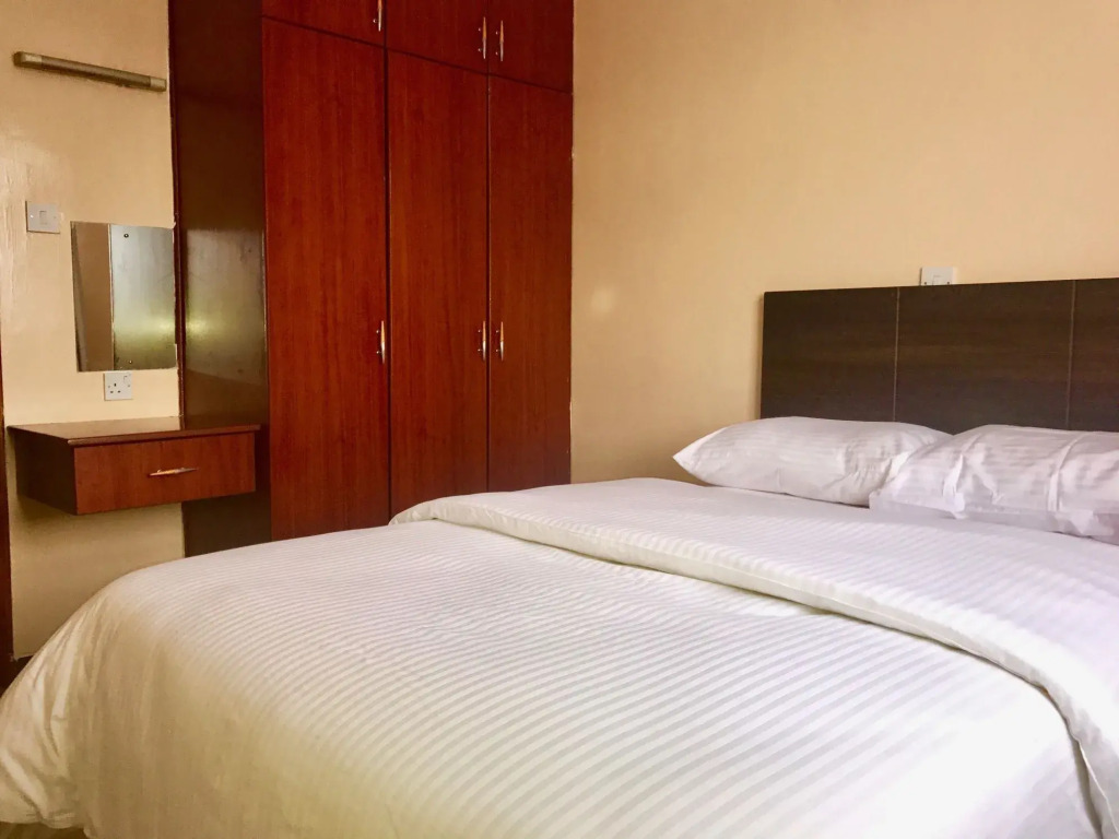 Milimani Executive Suites Pool, GYM, Secure Parking Near Golf Club