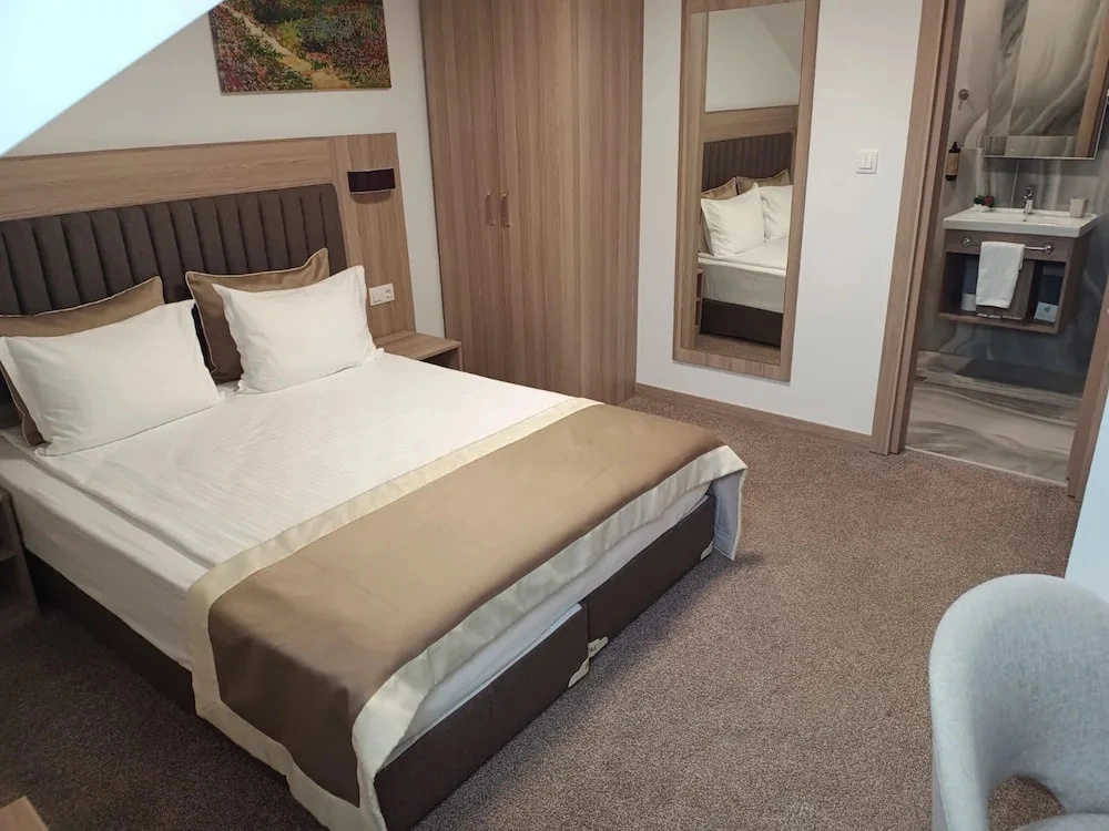 Evelin Deluxe House