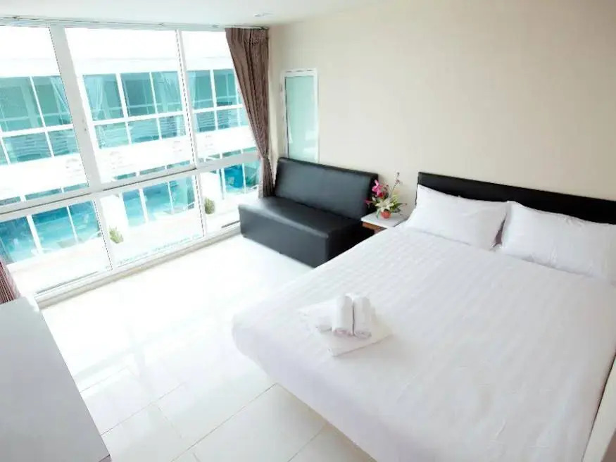 Pool House Service Residence