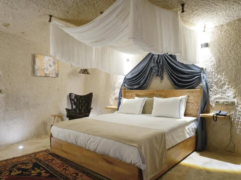 Memories Cave House