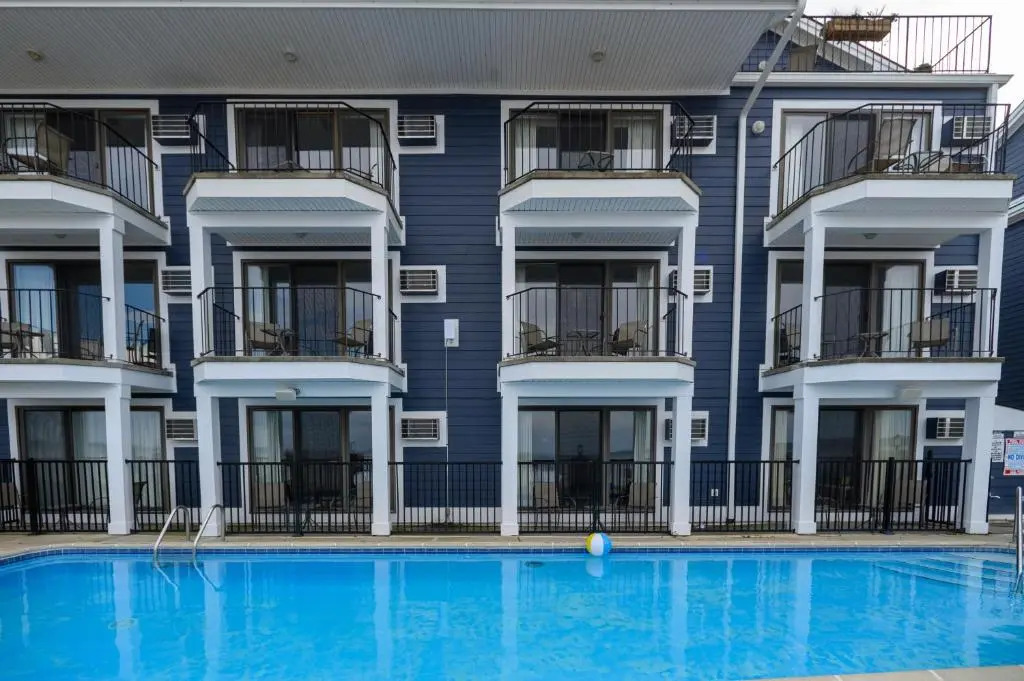 Pointes North Beachfront Hotel - 2 Person Spa Tub Studios