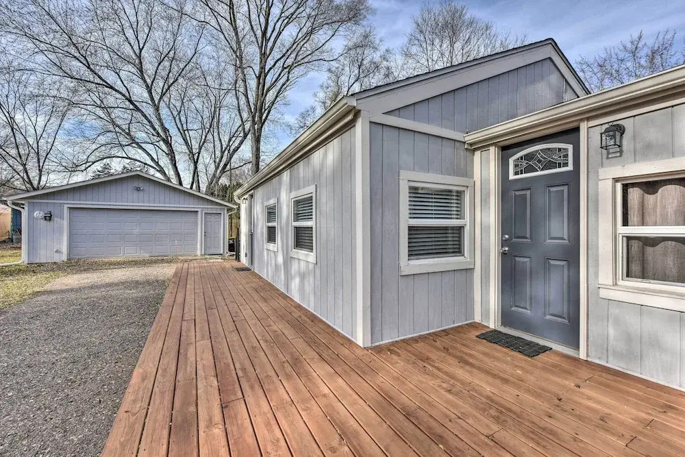 Lakeland Cottage - 1/2 Mile to St Croix River