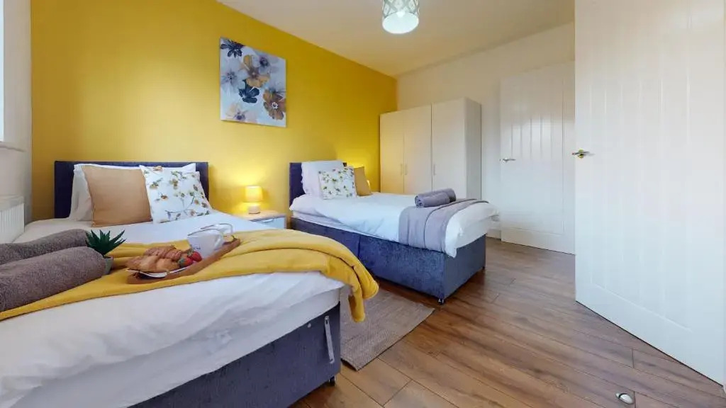 Step Free 2 Bedroom Apartment, Business, Leisure, Contractors, SRK Serviced Accommodation