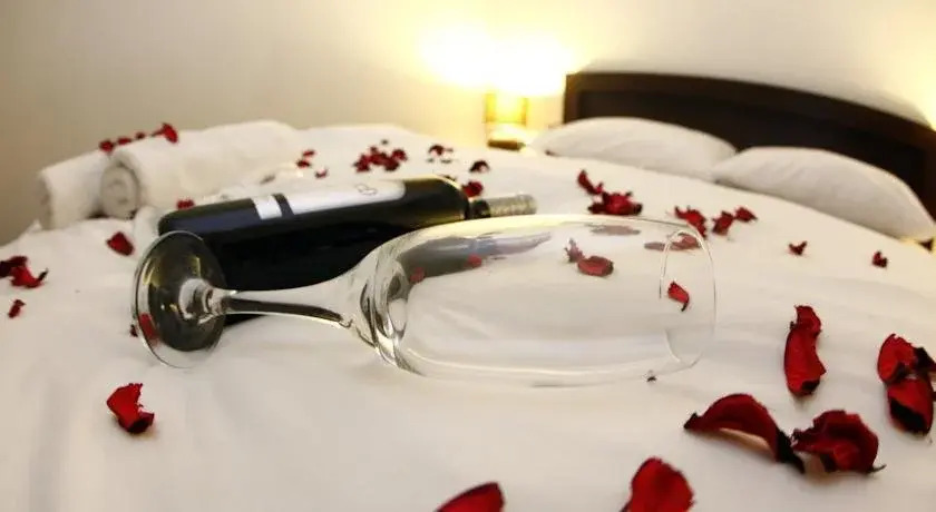 Royale Rooms