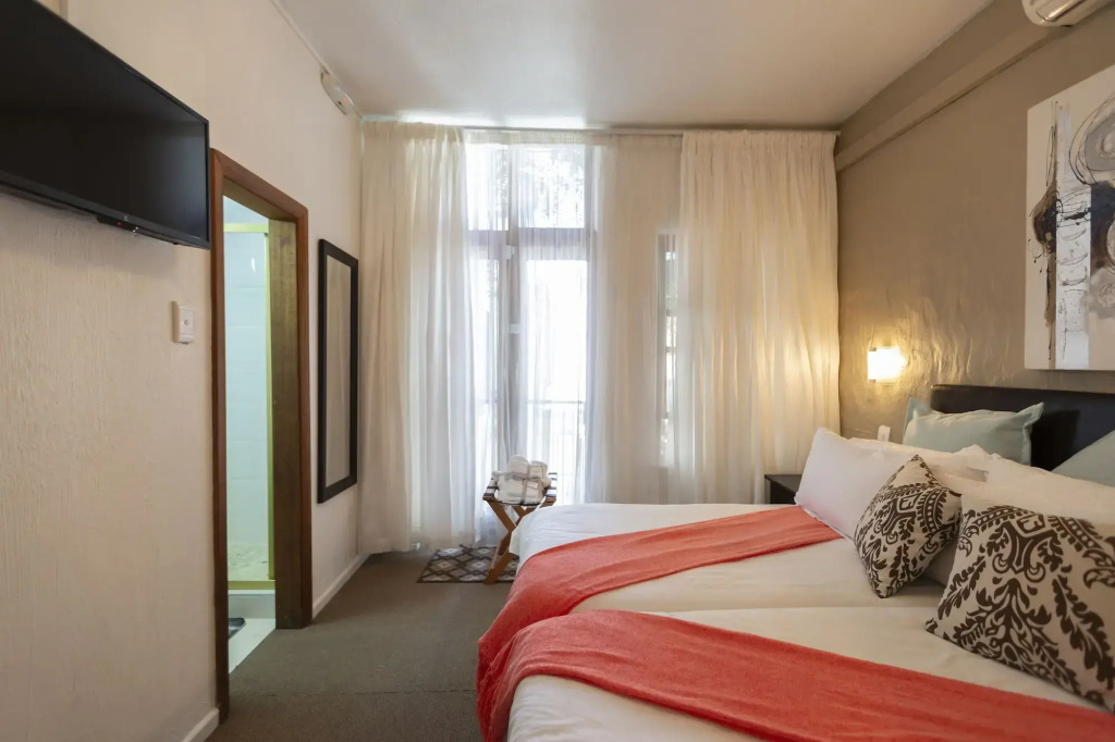 Point B Guest House -Sustainable Solar Energy