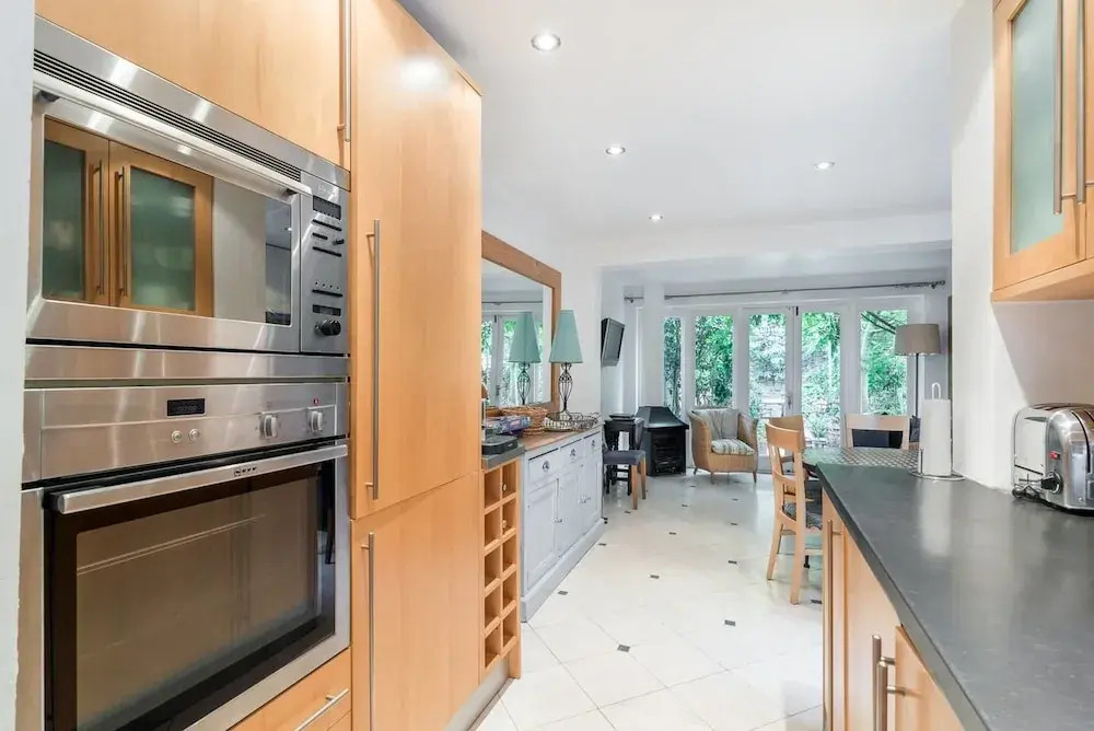 Fabulous Large and Quirky 4 Bedroom House