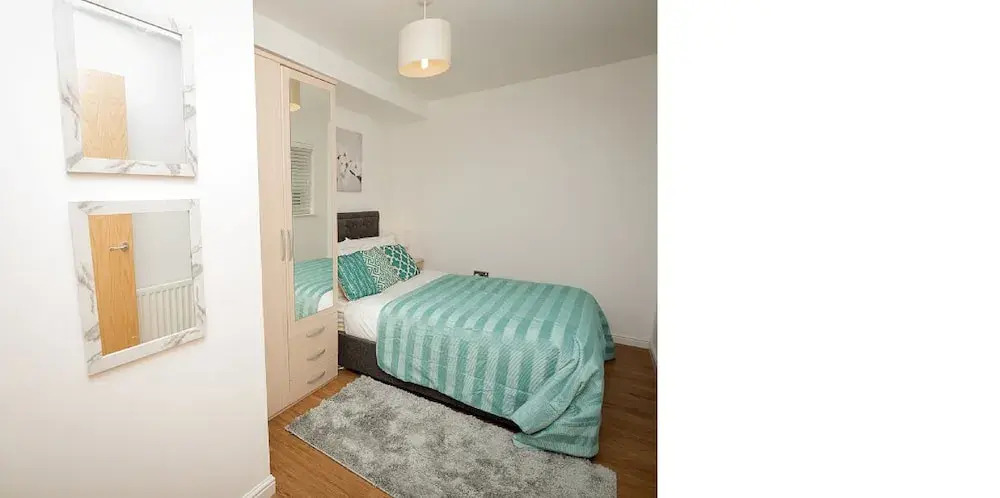 Walking Distance to Town With Free Parking