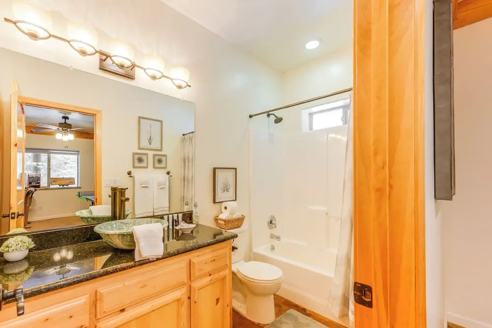 Mountain Cabin w/ Hot Tub: 4 Mi to Shaver Lake!