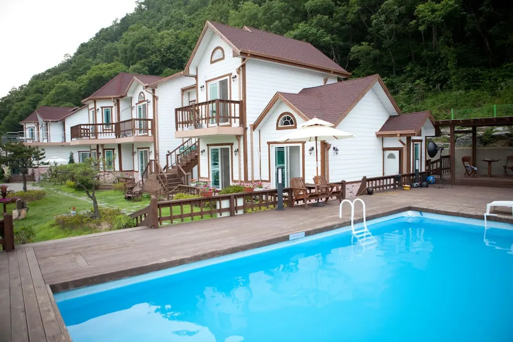 Forest of Color Pension