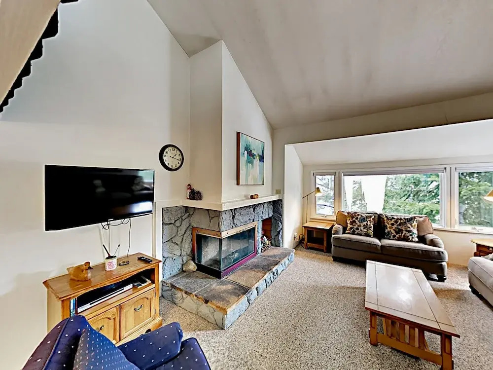 Mountaintop #D - 4 Br Condo