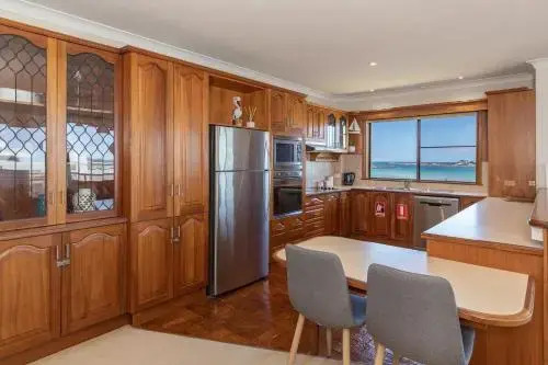 Shoreline 7 With 180 Degree Water Views