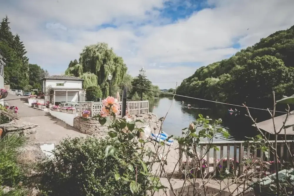 Ye Old Ferrie Inn