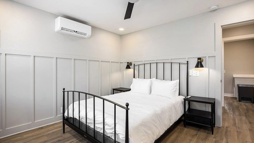 16 Guests Modern Suites, Mins to Downtown The Nomad 4BR Buyout by Avantstay