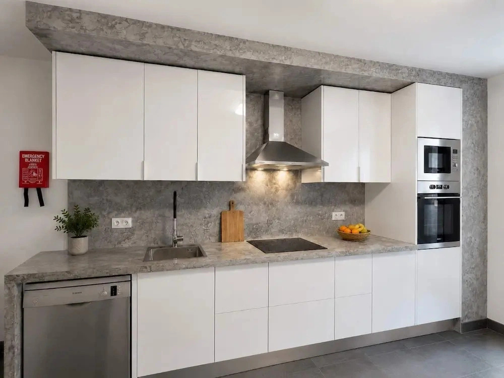 Hillside Elegance Apartment