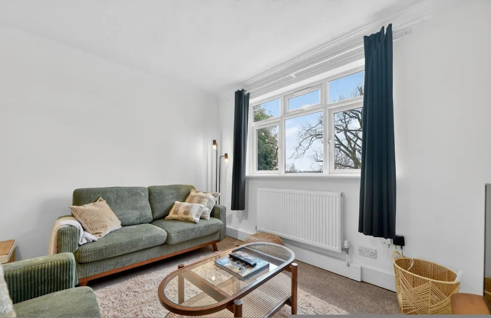 Madeira 2BR Garden Retreat in Bromley With Street Parking