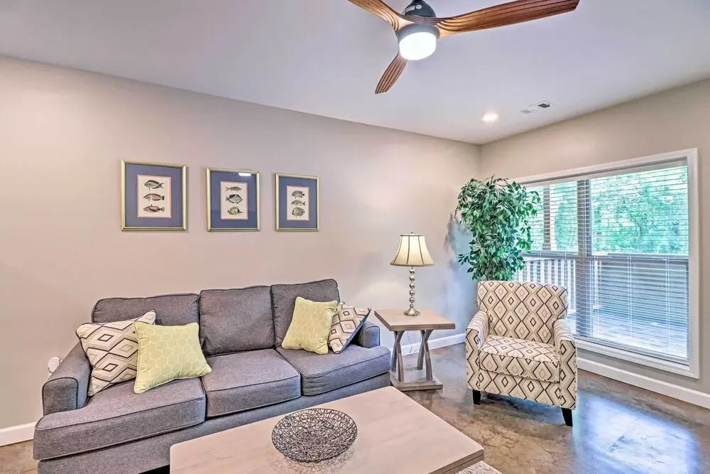 Dtwn Bull Shoals Condo: 1 Mi to Lake Access!