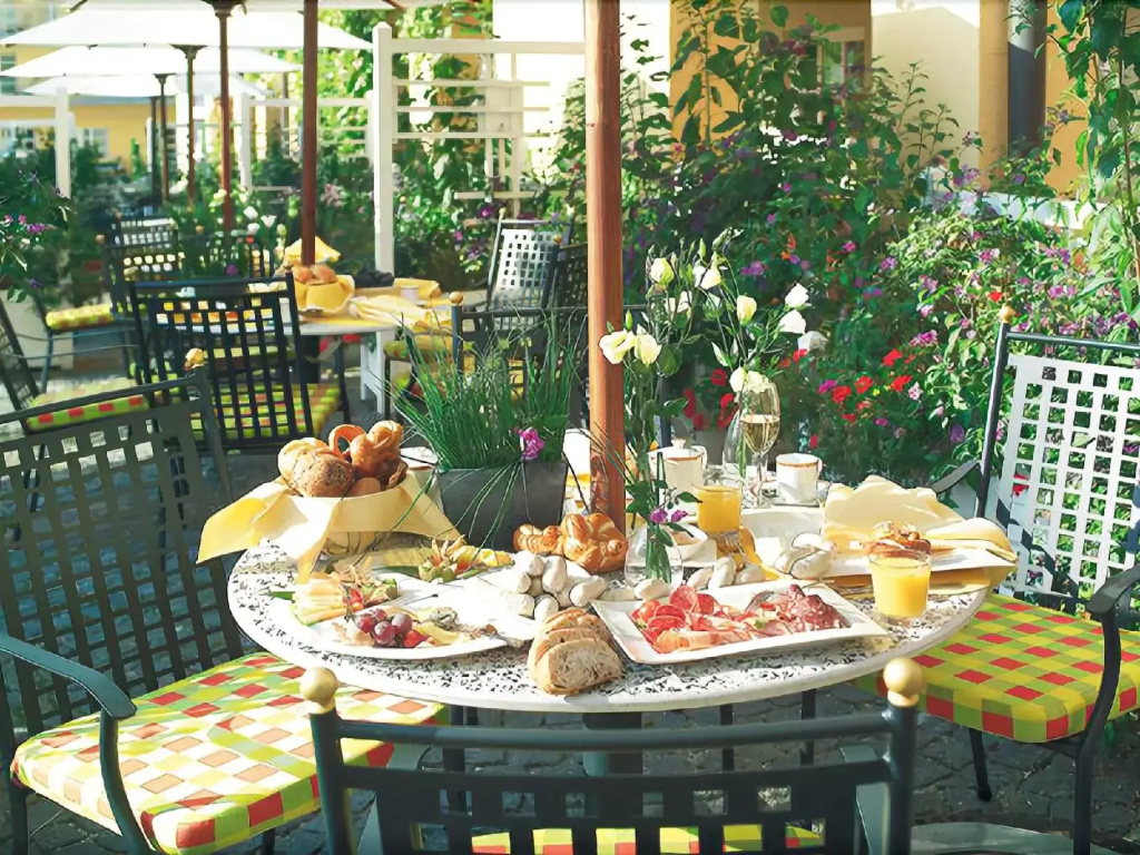 MAXIMILIAN Grand Hotel