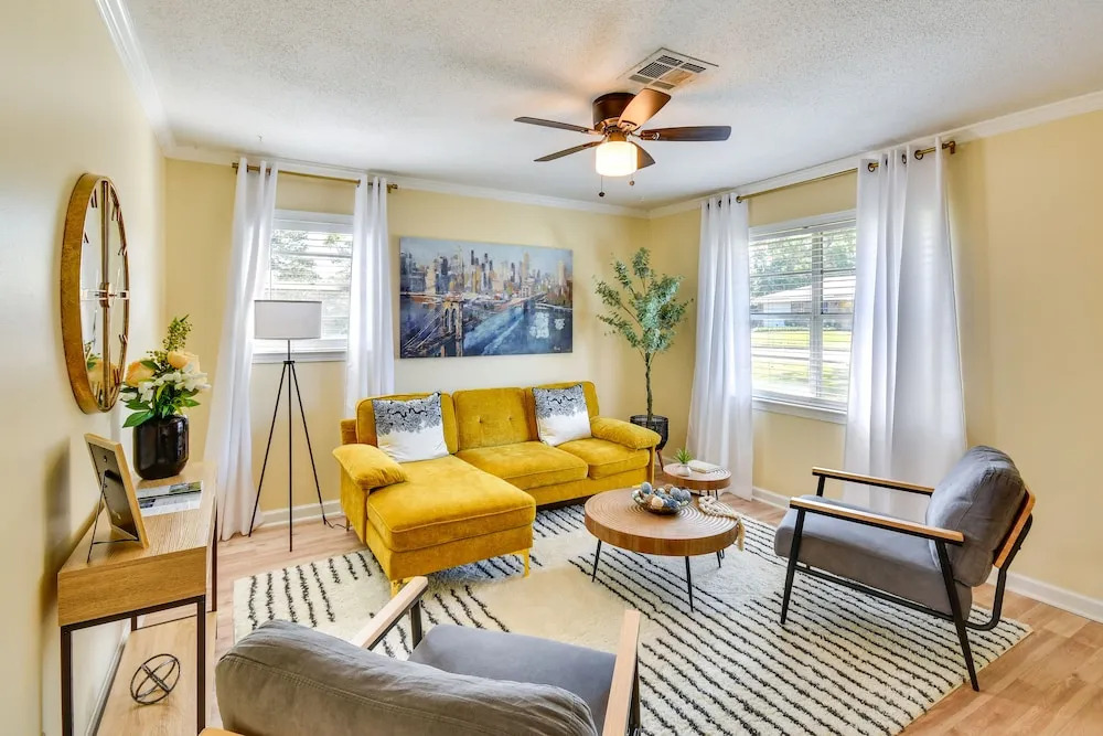 Lovely Montgomery Home ~ 7 Mi to Downtown!