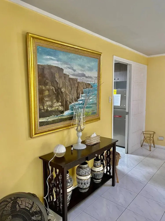 House w 3 Bedrooms And 3 Baths - Free Parking