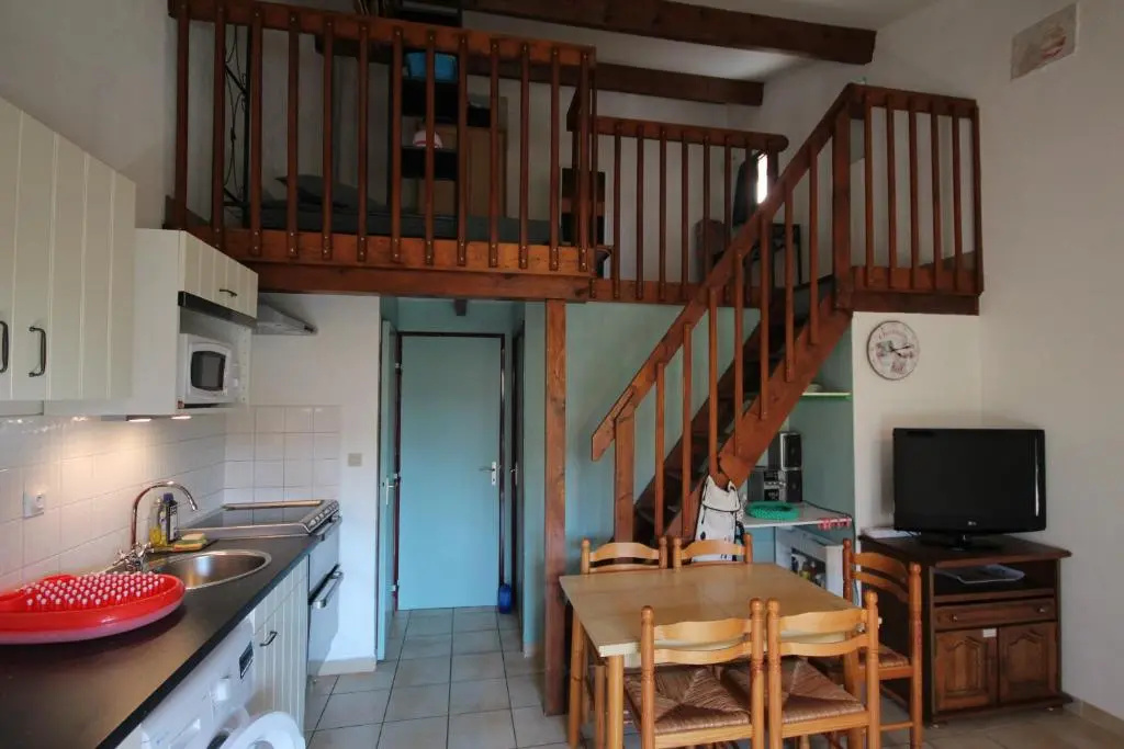 Jolie villa dangle, séjour climatisé, 4 couchages, terrasse parking dans résidence sécurisée avec piscine commune 400m de la mer LRJP11