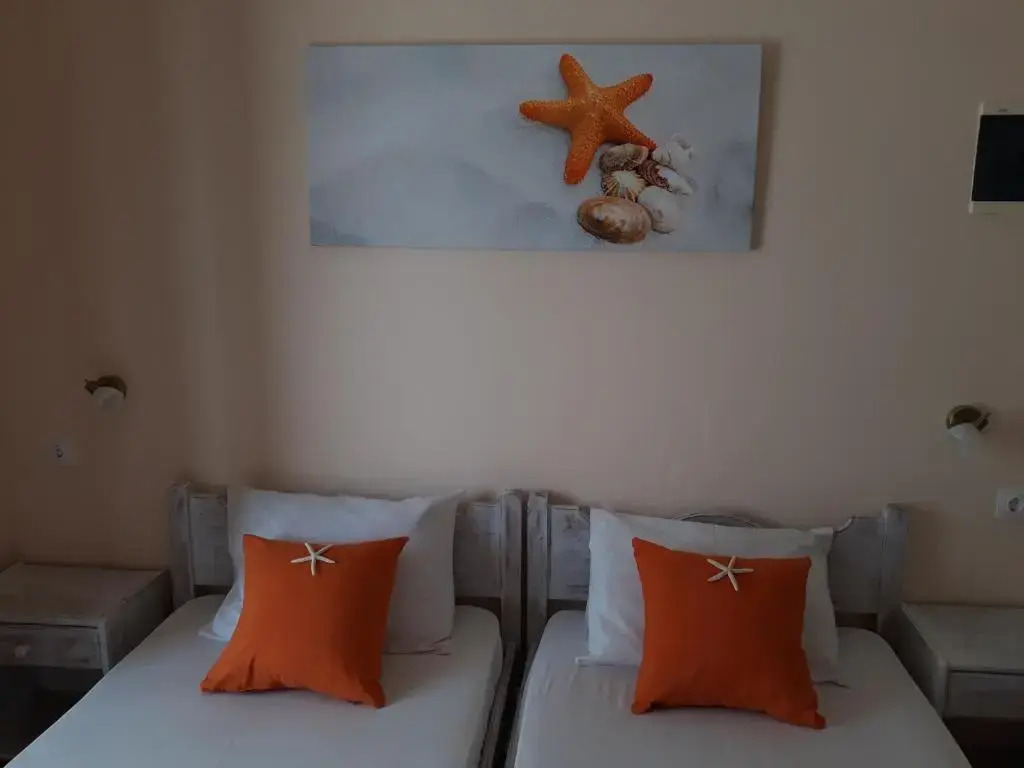 Elenis Rooms