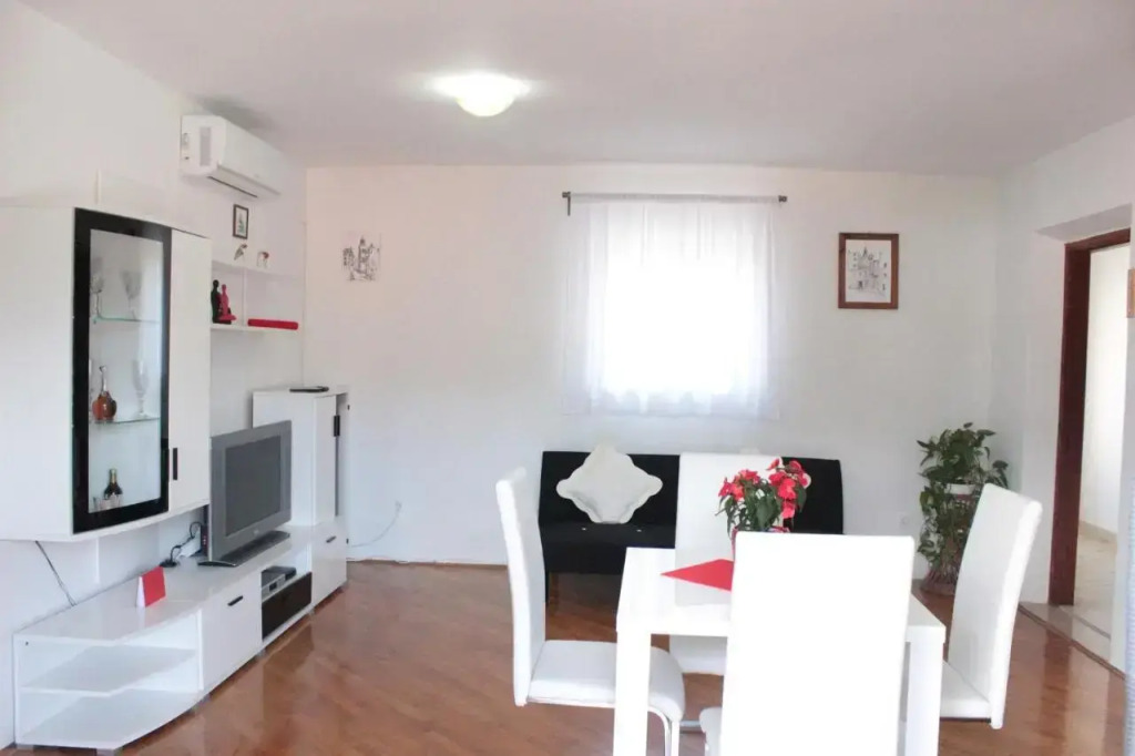 Apartments Ustavdic