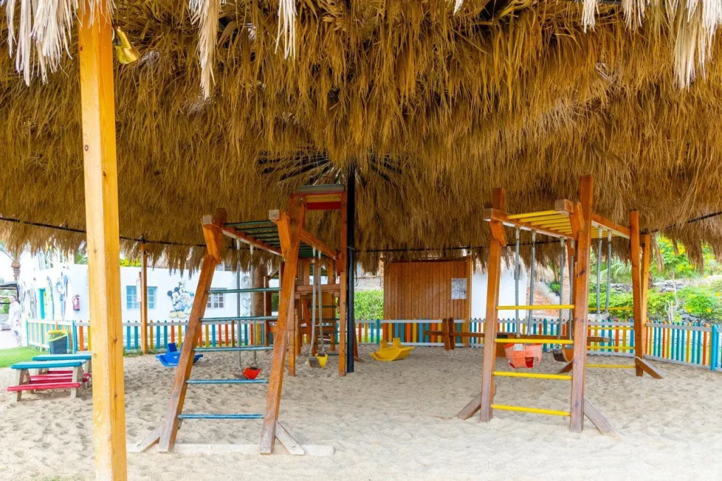 Fort Arabesque Beach Resort