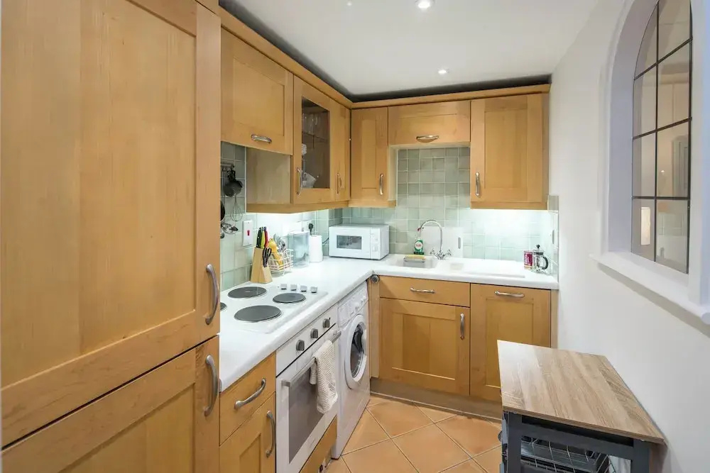 1BD Modern City Oasis: Near London Attractions