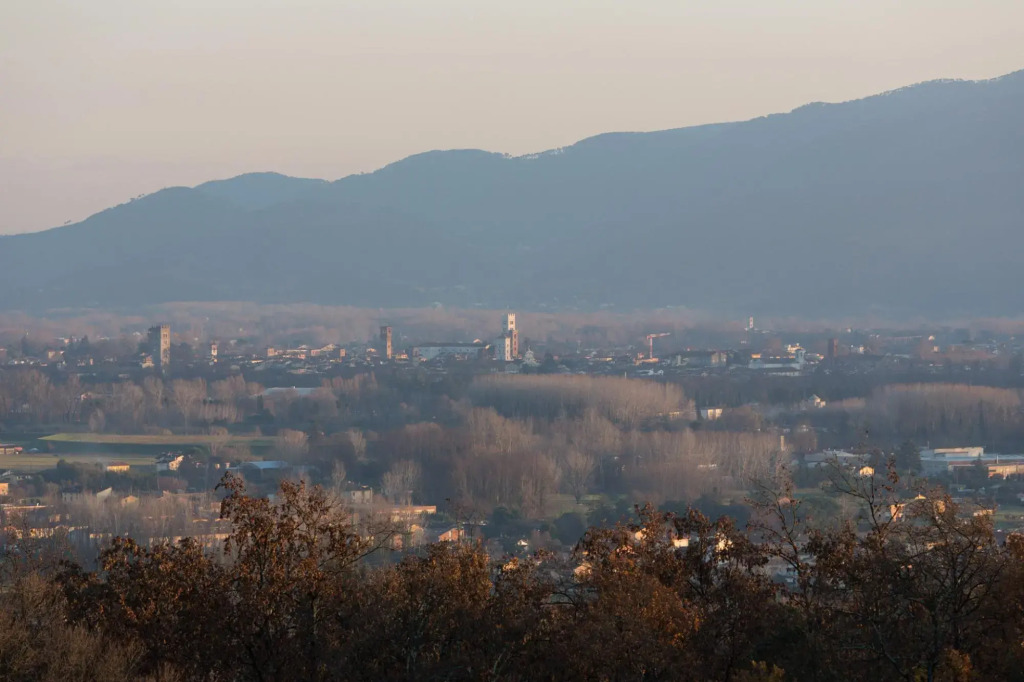 Villa Alberta, Panoramic 4 Bedrooms Farmhouse with Private Pool in Lucca close to Town Centre