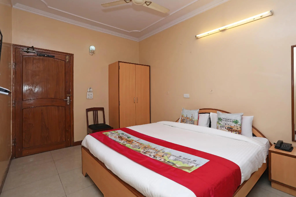 OYO Flagship 10282 Hotel Rishi