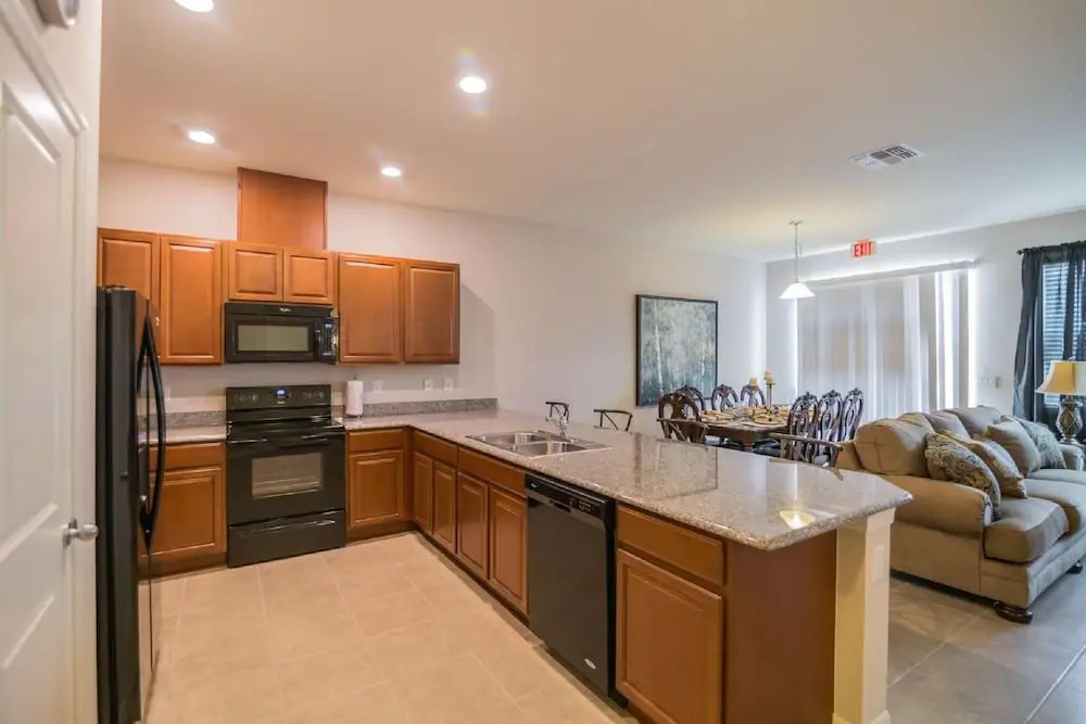5135 Compass Bay