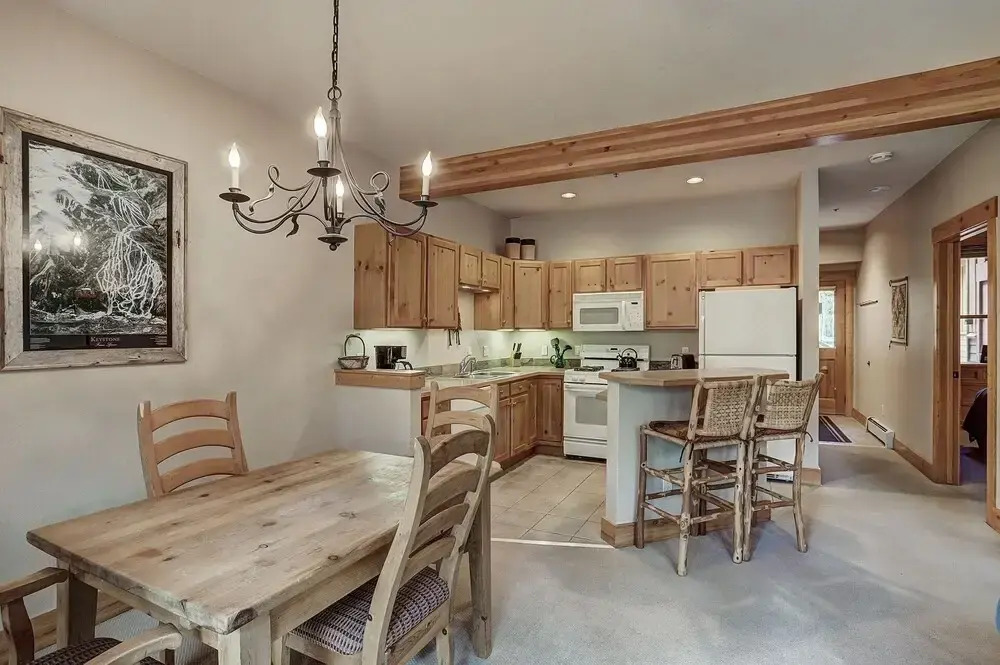 8757 Trappers Crossing 1 Bedroom Townhouse by RedAwning
