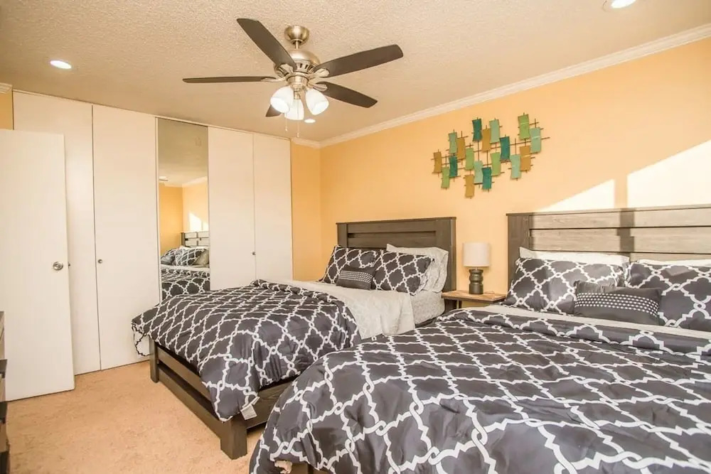 Palm Tree Paradise Luxurious 4 Bd Sleeps 16!